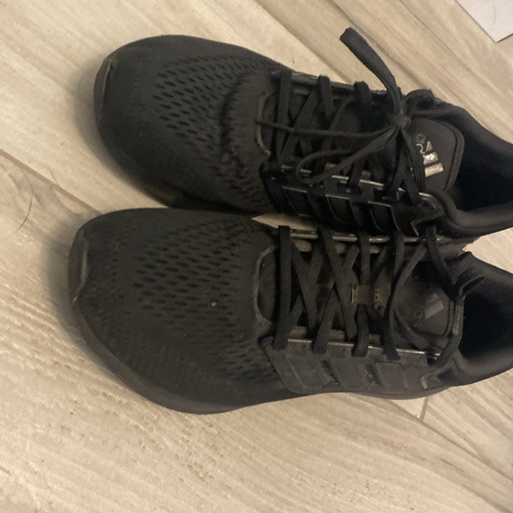 Adidas runners - Picture 2 of 3